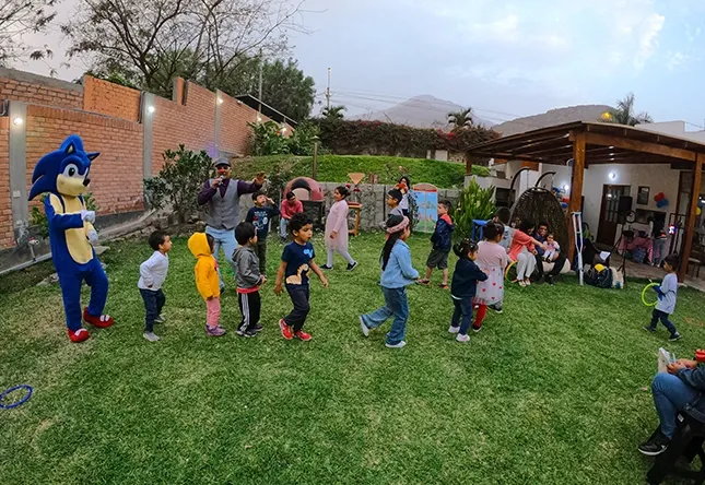 Organiza una fiesta temática en Kusi Wasi, Cieneguilla. Disfruta de un ambiente único y versátil para celebrar momentos especiales con amigos y familiares