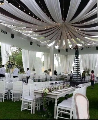 Opta por nuestro servicio de alquiler de toldo en Kusi Wasi, Cieneguilla. Añade elegancia y comodidad a tus eventos al aire libre.