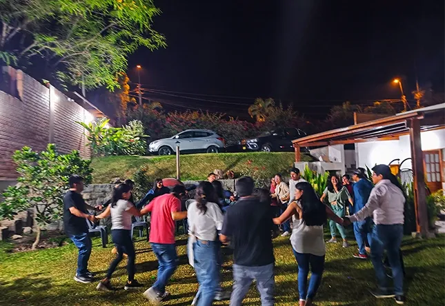 Celebra momentos únicos con nuestro alquiler de casa para eventos. En Kusi Wasi, Cieneguilla, disfrutarás de un ambiente ideal para fiestas de cumpleaños, bautizos, aniversarios y más.